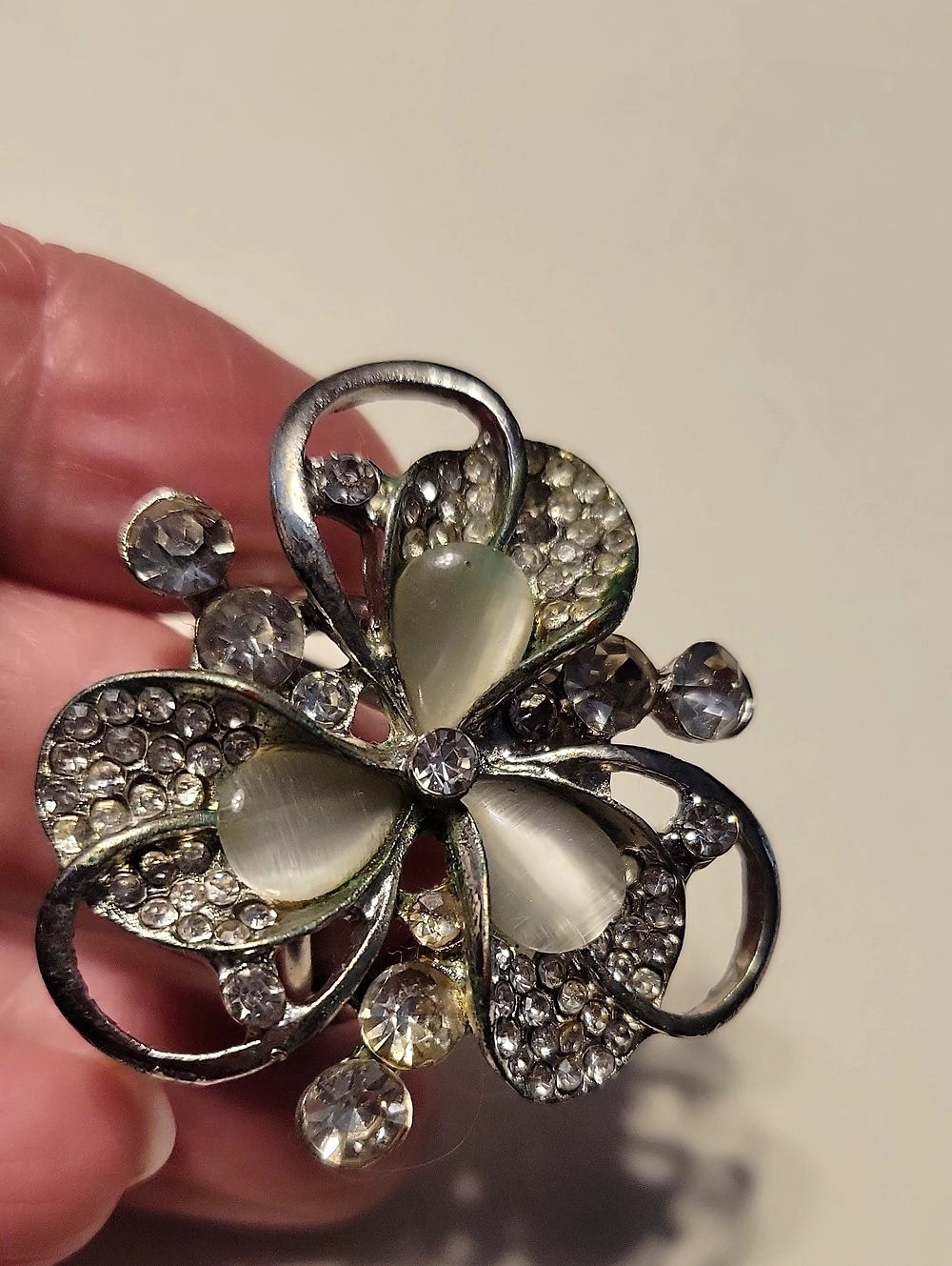 Floral Rhinestone Scarf ring in Silver Like New
